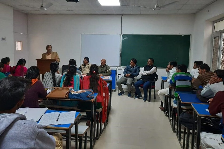 राजनीति शास्त्र विभाग द्वारा ‘अंग्रेजी सिखने में व्यवधान एवं निदान ‘ विषय पर अंतर-विभागीय एक्सटेंशन लेक्चर का आयोजन