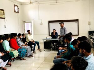 आर्टिफिशियल इंटेलिजेंस: किलिंग जॉब्स इन इंडिया और शेपिंग दी फ्यूचर” विषय पर  ग्रुप डिस्कशन का आयोजन