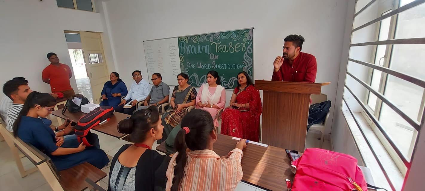 क्लासरूम एक्टिविटी के अंतर्गत “ब्रेन टीजर ऑन वन वर्ड सब्सीट्यूशन