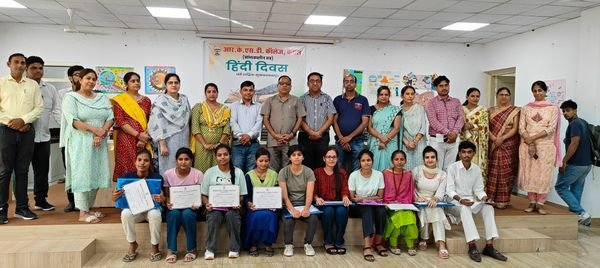 Hindi day programme organized by evening session in the college