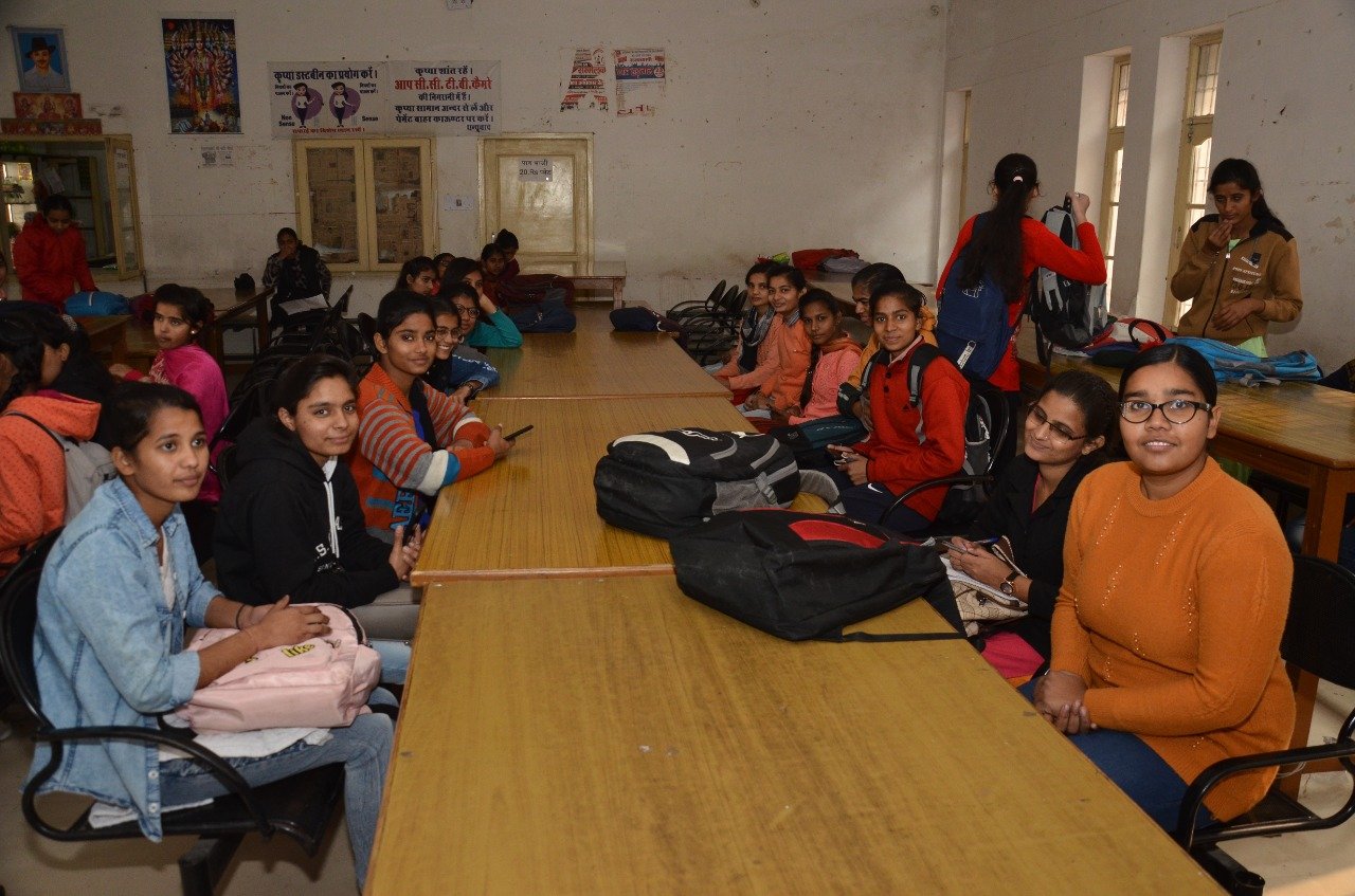 Counselling-of-girls-students-1