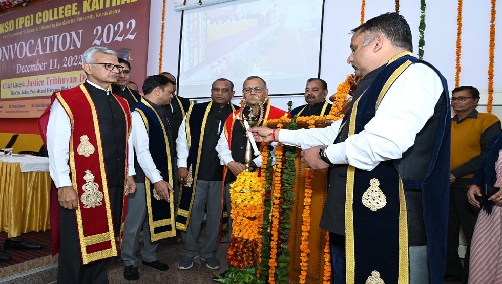 Sh. Tribhuvan Dahiya Hon’ble Judge Punjab and Haryana High court, Chandigarh visited RKSD (PG) college, Kaithal as a Chief Guest in Convocation-2022 held on 11.12.2022