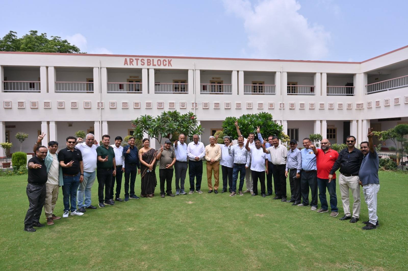 1992 बैच के पुरातन छात्रों का भव्य स्वागत
